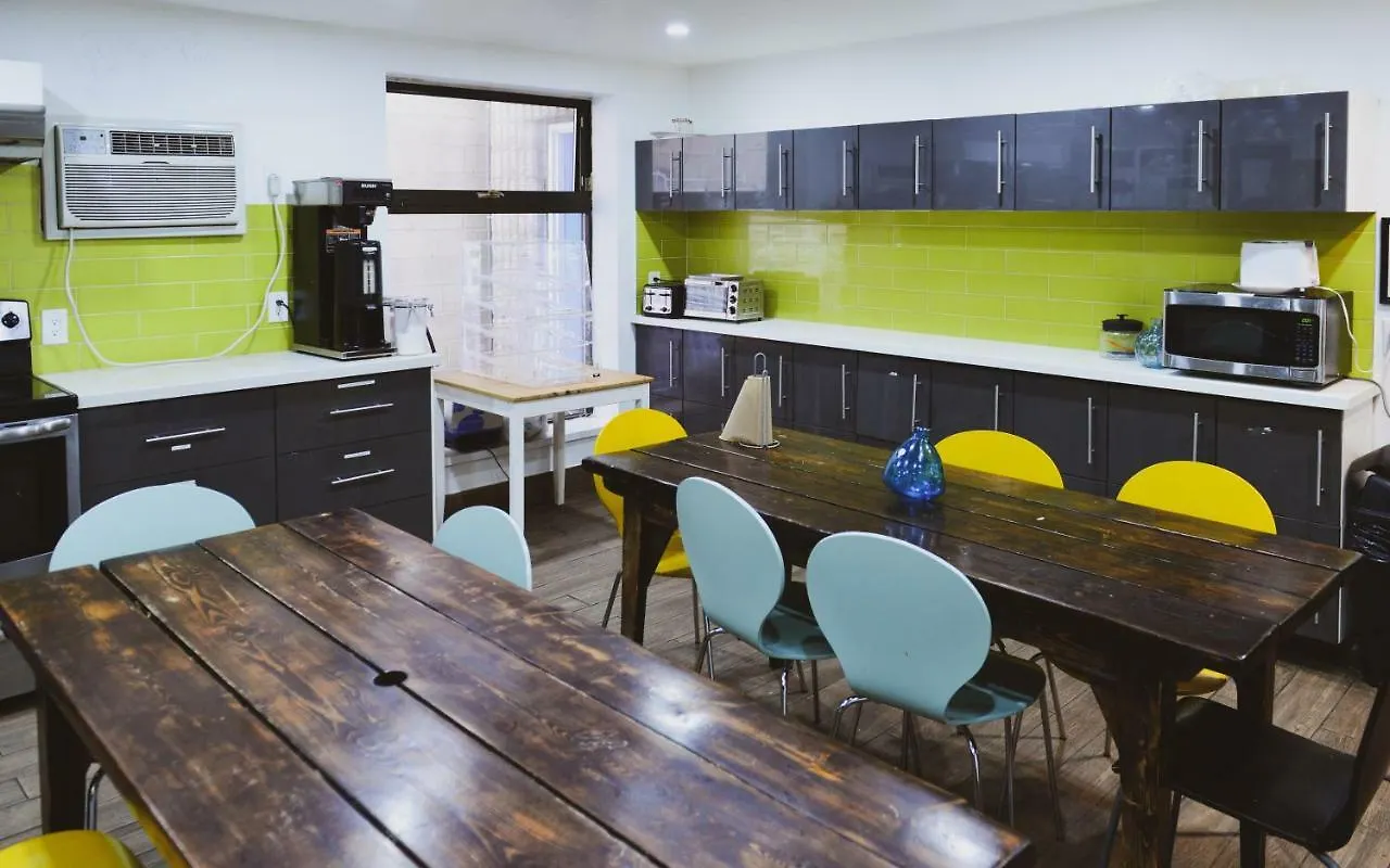 Kensington College Backpackers Hostel Toronto