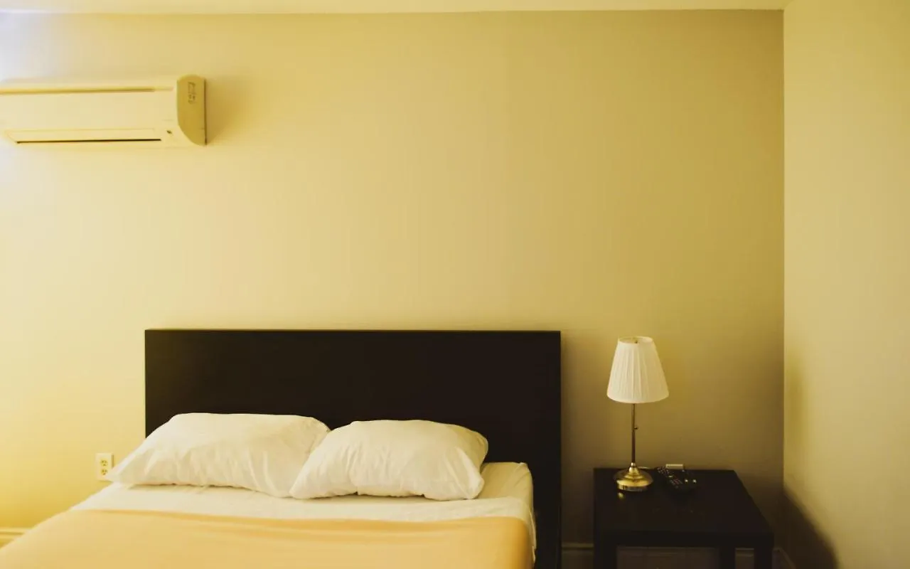 Kensington College Backpackers Hostel Toronto